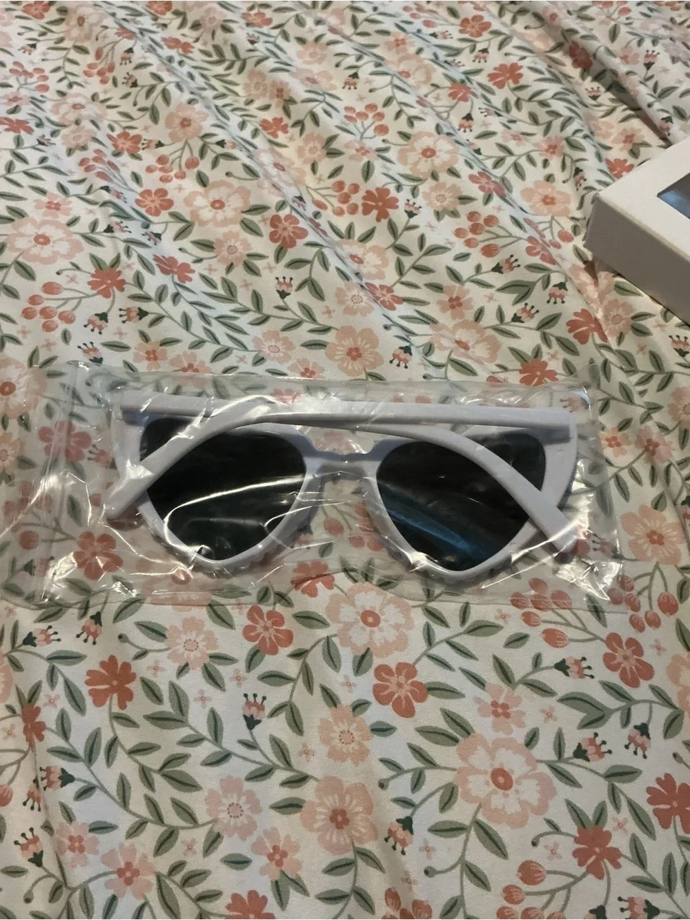 Bride to Be Pearl Heart Sunglasses - White